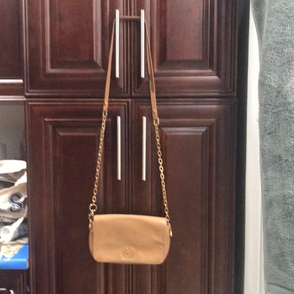 Tory Burch cross body good condition no stains inside or outside no bag.